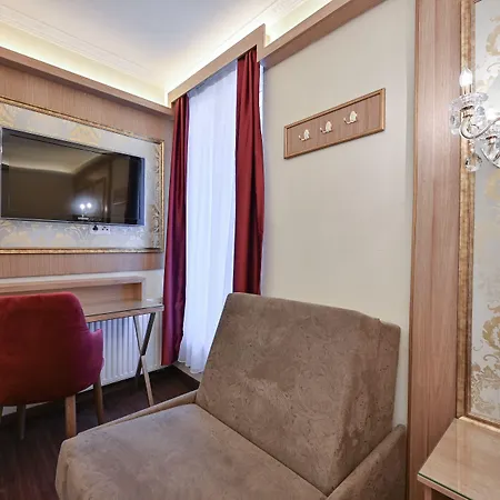 路德维格酒店 3*